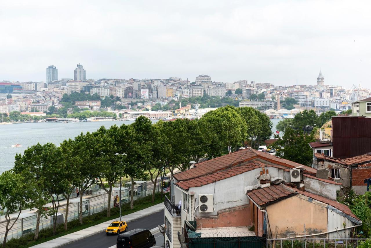 Istanbul Old City Colorful Houses Balat Petrion Hotel Bagian luar foto
