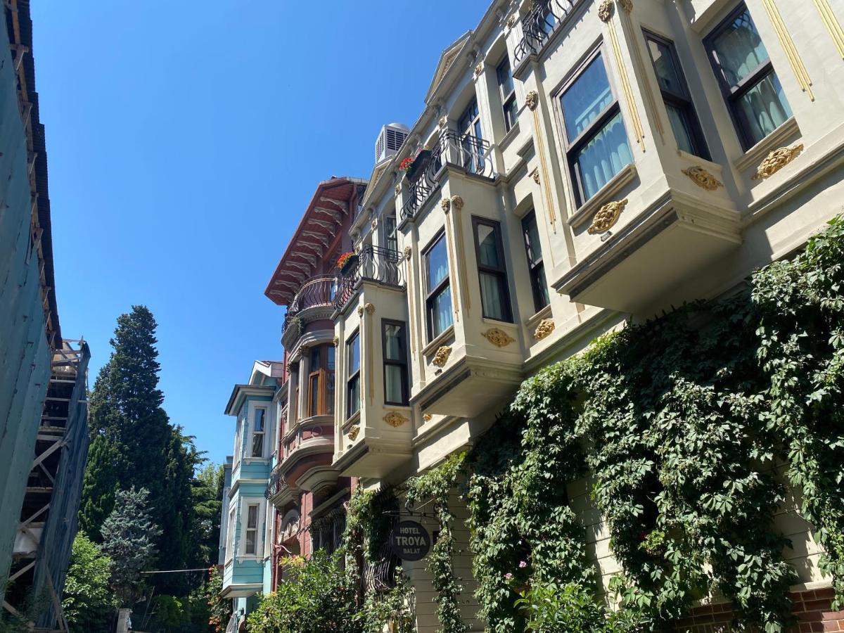 Istanbul Old City Colorful Houses Balat Petrion Hotel Bagian luar foto