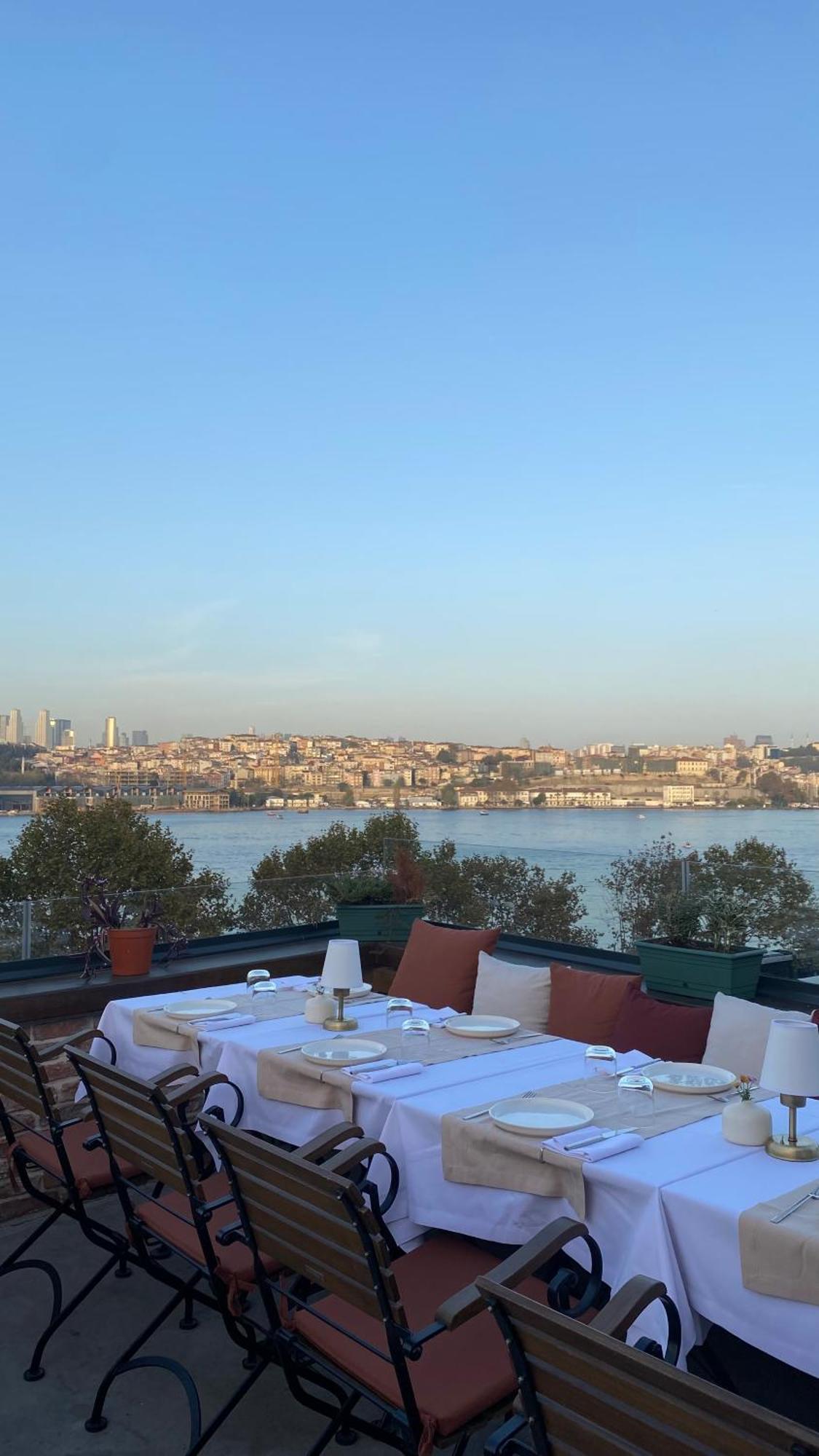 Istanbul Old City Colorful Houses Balat Petrion Hotel Bagian luar foto