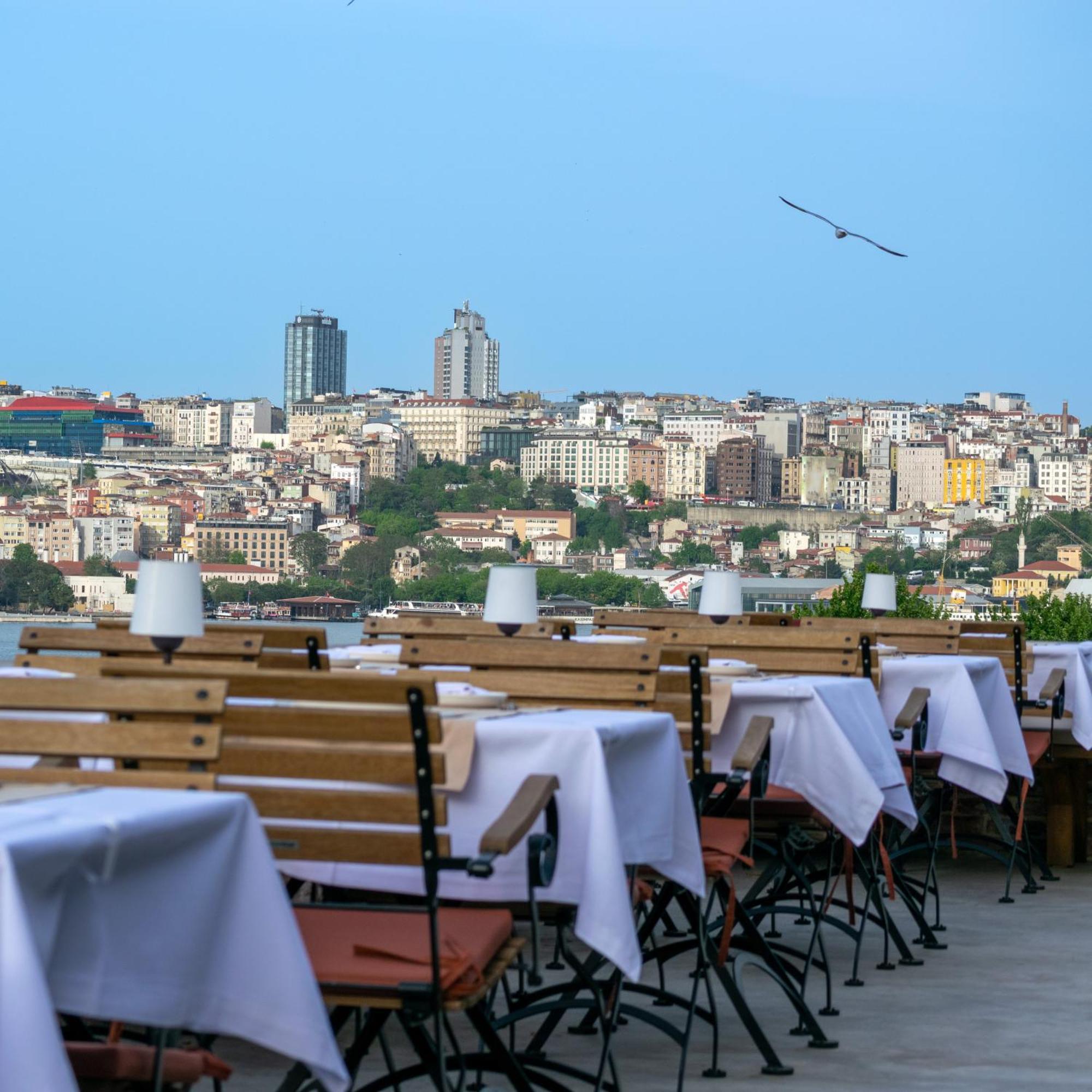 Istanbul Old City Colorful Houses Balat Petrion Hotel Bagian luar foto