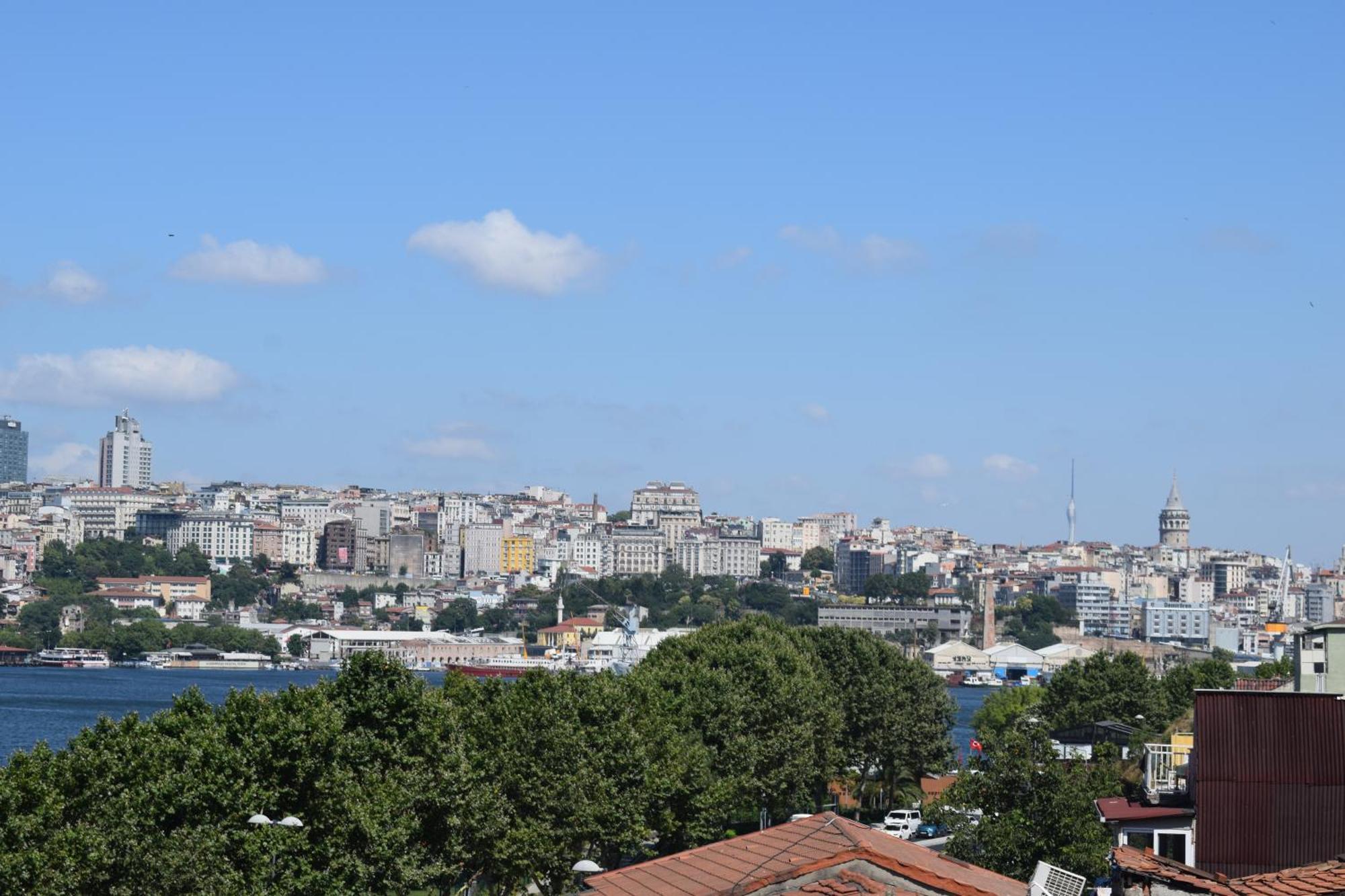 Istanbul Old City Colorful Houses Balat Petrion Hotel Bagian luar foto