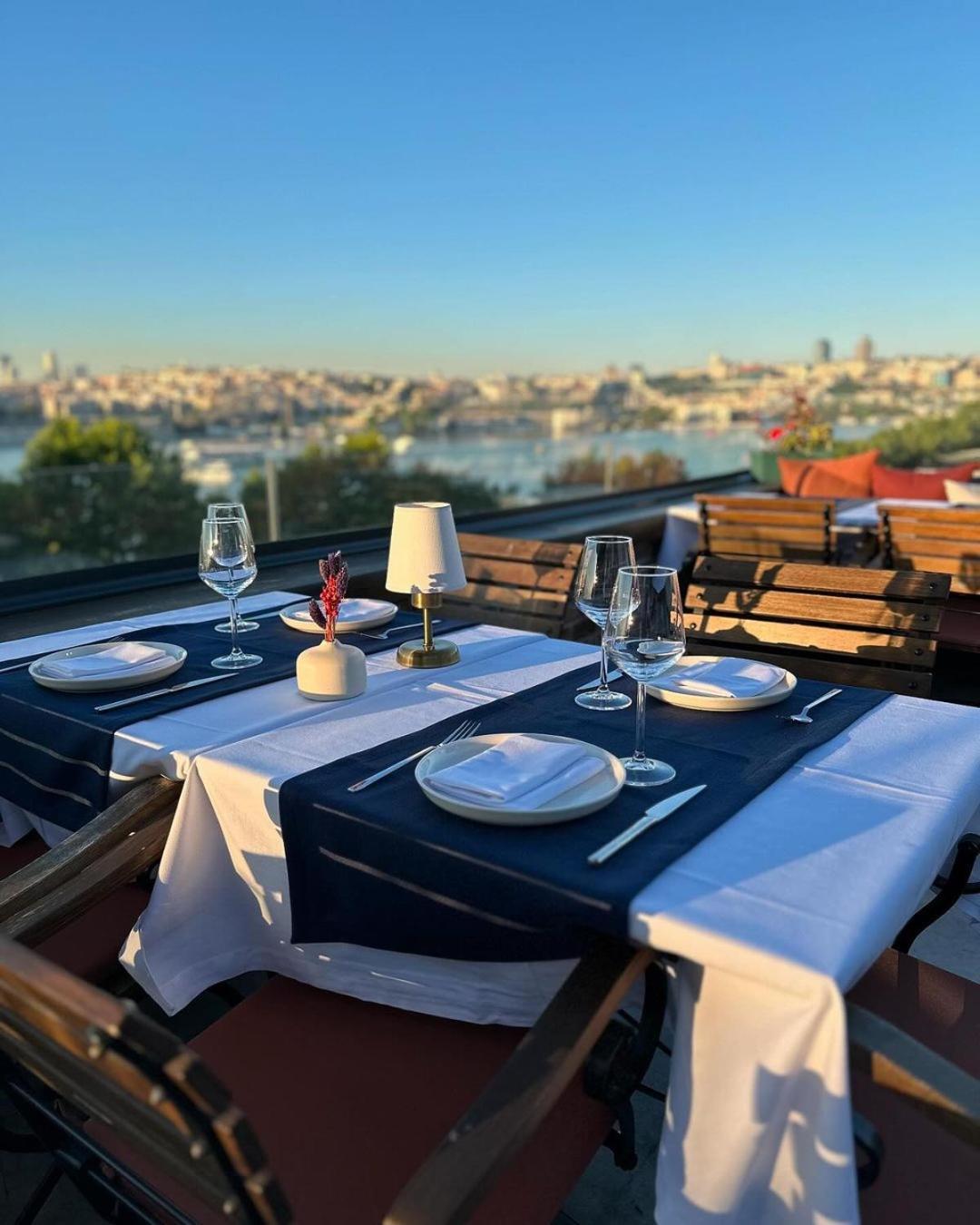 Istanbul Old City Colorful Houses Balat Petrion Hotel Bagian luar foto